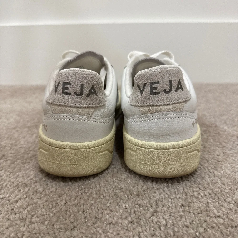 Veja V-90 Sneakers - Picture 5 of 7